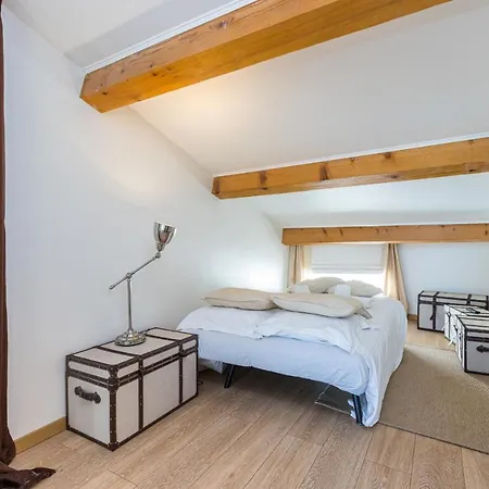 דירה Large & Very Central 4 Bdr Apartment קאן