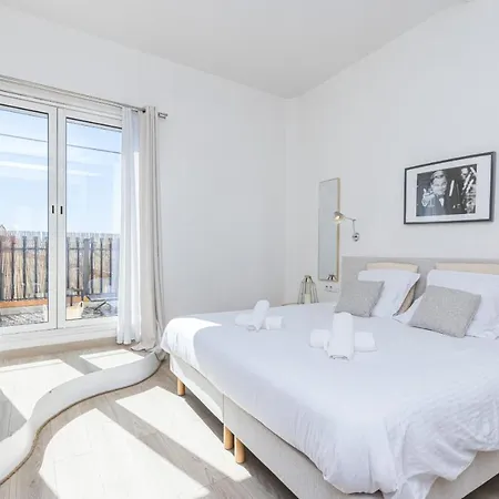 Large & Very Central 4 Bdr Apartment Cannes