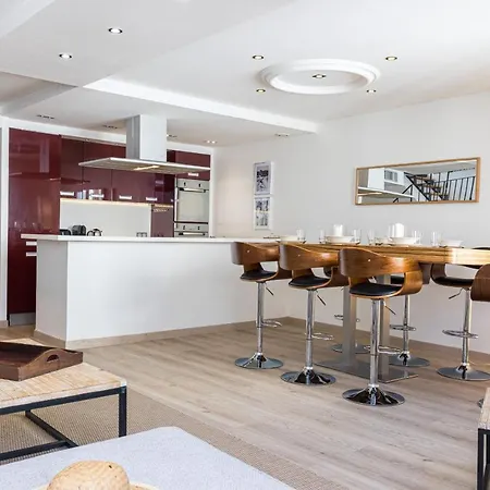 Lejlighed Large & Very Central 4 Bdr Apartment