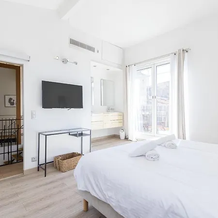 Lejlighed Large & Very Central 4 Bdr Apartment