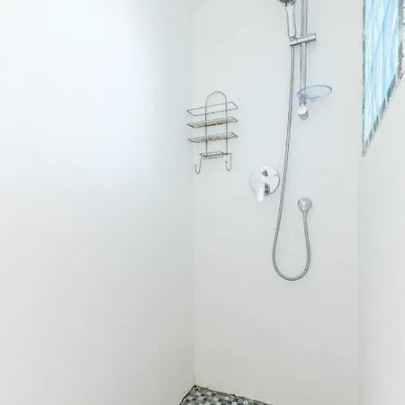 Large & Very Central 4 Bdr Apartment * קאן
