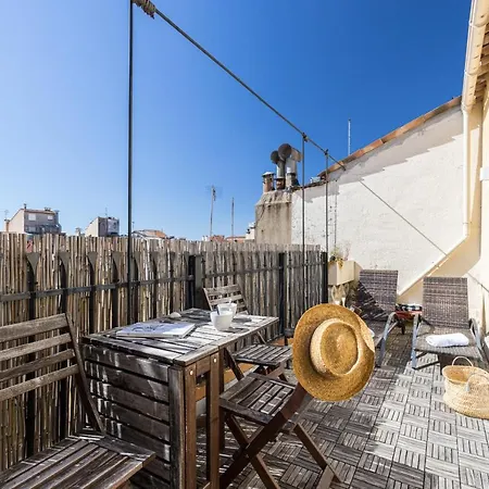 Large & Very Central 4 Bdr Apartment Lejlighed