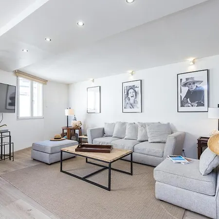 Large & Very Central 4 Bdr Apartment * קאן